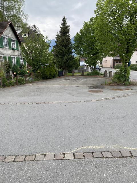 Charmantes Investorenobjekt mit 14 Parkplätzen, 10 m² Balkon, 200 m² Garten und großzügigem Dachboden