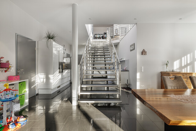 Modernes Wohnen und Arbeiten in einem Haus