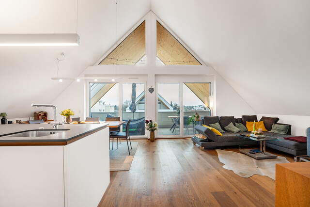 3-Zimmer-Dachgeschosswohnung - beeindruckende Raumhöhe!