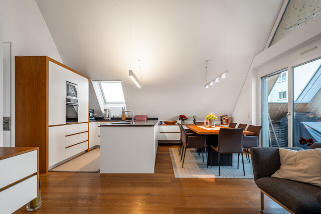 3-Zimmer-Dachgeschosswohnung - beeindruckende Raumhöhe!