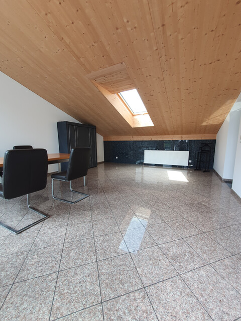 Modernes Büro mit viel Stauraum