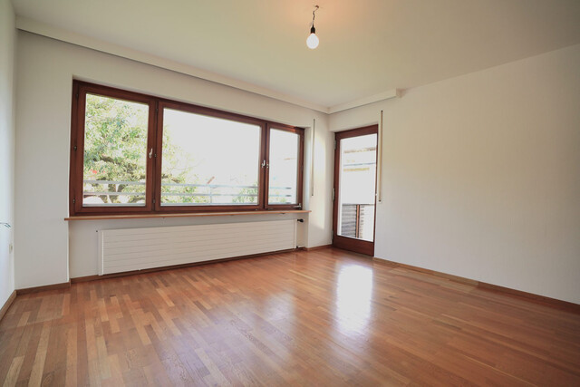 Gepflegtes Einfamilienhaus mit großem Garten, Terrasse und Garage
