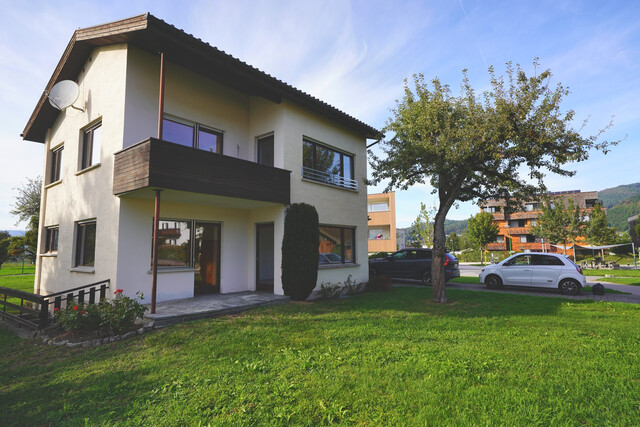 Gepflegtes Einfamilienhaus mit großem Garten, Terrasse und Garage
