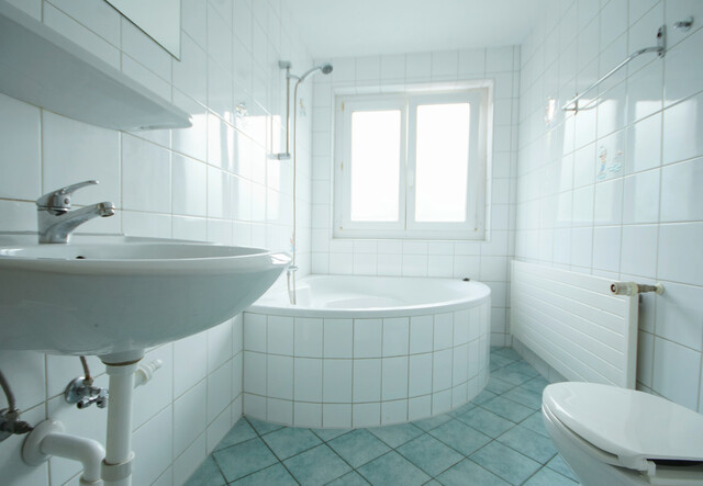 Geräumige provisionsfreie Wohnung mit Balkon !