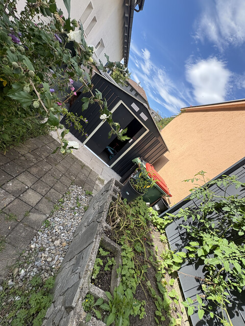 Gepflegte Doppelhaushälfte mit großem Garten in ruhiger Lage