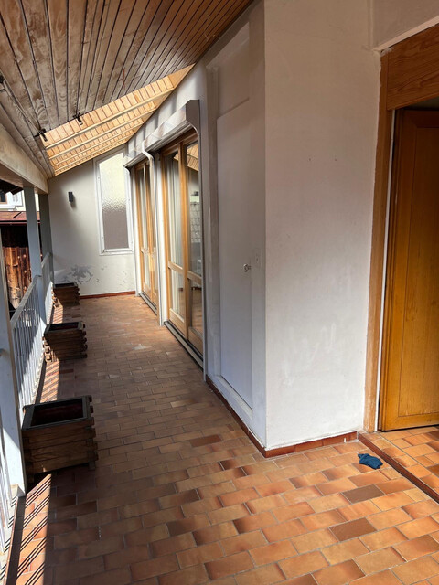 Geräumige Wohnung mit Parkplatz und  Balkon in Top-Lage und Seenähe!