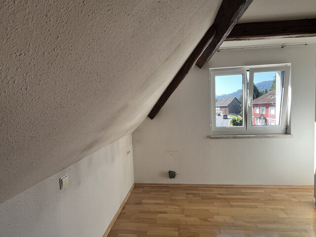 Wohnen mit Altbaucharme: 2-Zimmer-Wohnung im Holzhaus