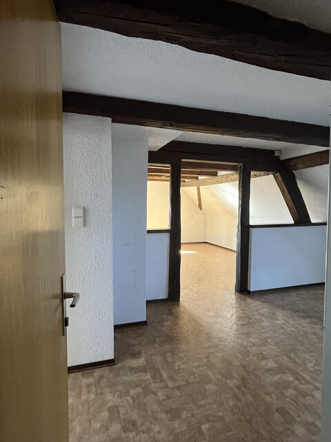Wohnen mit Altbaucharme: 2-Zimmer-Wohnung im Holzhaus