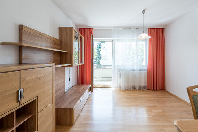 Sonnige 2-Zimmer Wohnung mit Balkon in grüner Wohnanlage