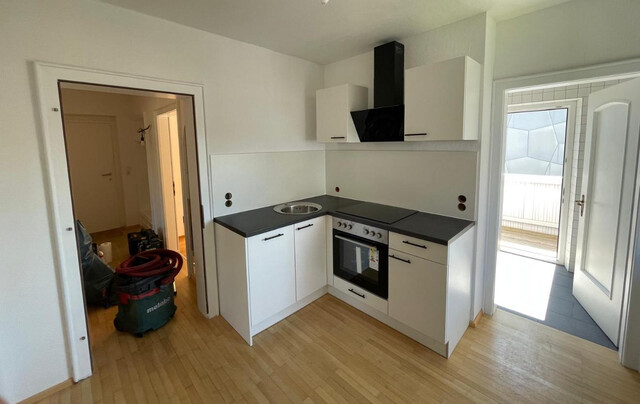 Schöne, helle & neu renovierte, Teimöblierte 3,5 Zimmer Wohnung