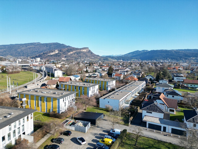 Attraktives, unterkellertes Reihenhaus mit zwei Tiefgaragenplätzen