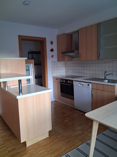 Schöne vier Zimmer Wohnung mit garten 