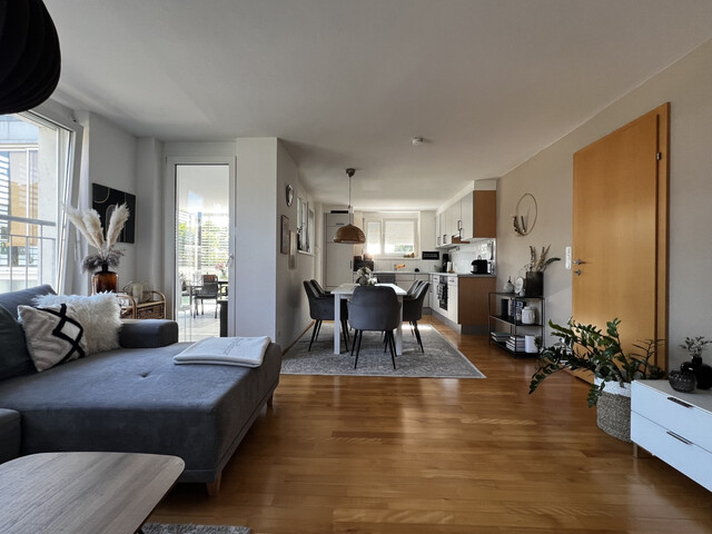2 Zimmer-Wohnung  |  Hard  |  Modern  | Loggia