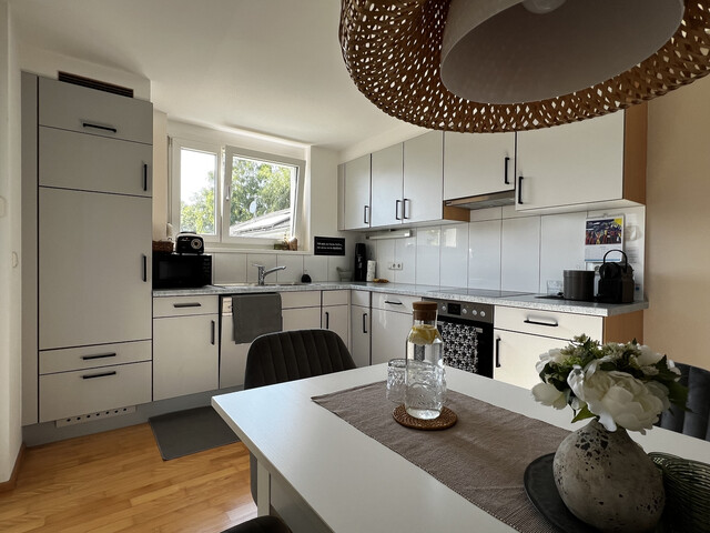 2 Zimmer-Wohnung  |  Hard  |  Modern  | Loggia