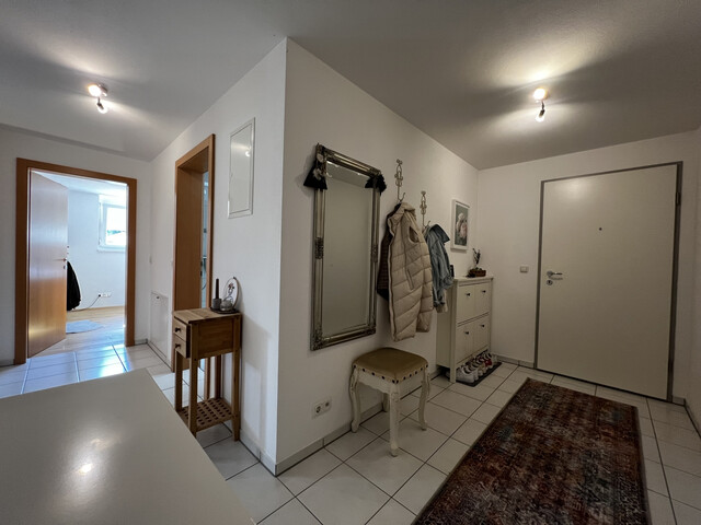 2 Zimmer-Wohnung  |  Hard  |  Modern  | Loggia