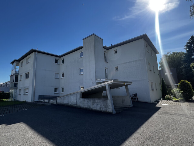 2 Zimmer-Wohnung  |  Hard  |  Modern  | Loggia