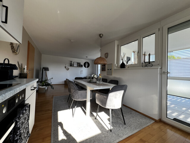 2 Zimmer-Wohnung  |  Hard  |  Modern  | Loggia