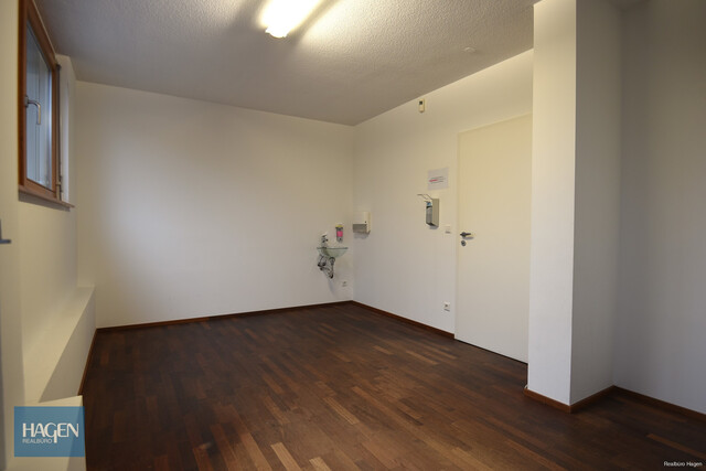 Renditestarkes Gewerbeobjekt in frequentierter Lage - Zweistöckige Praxis-/Gewerbefläche