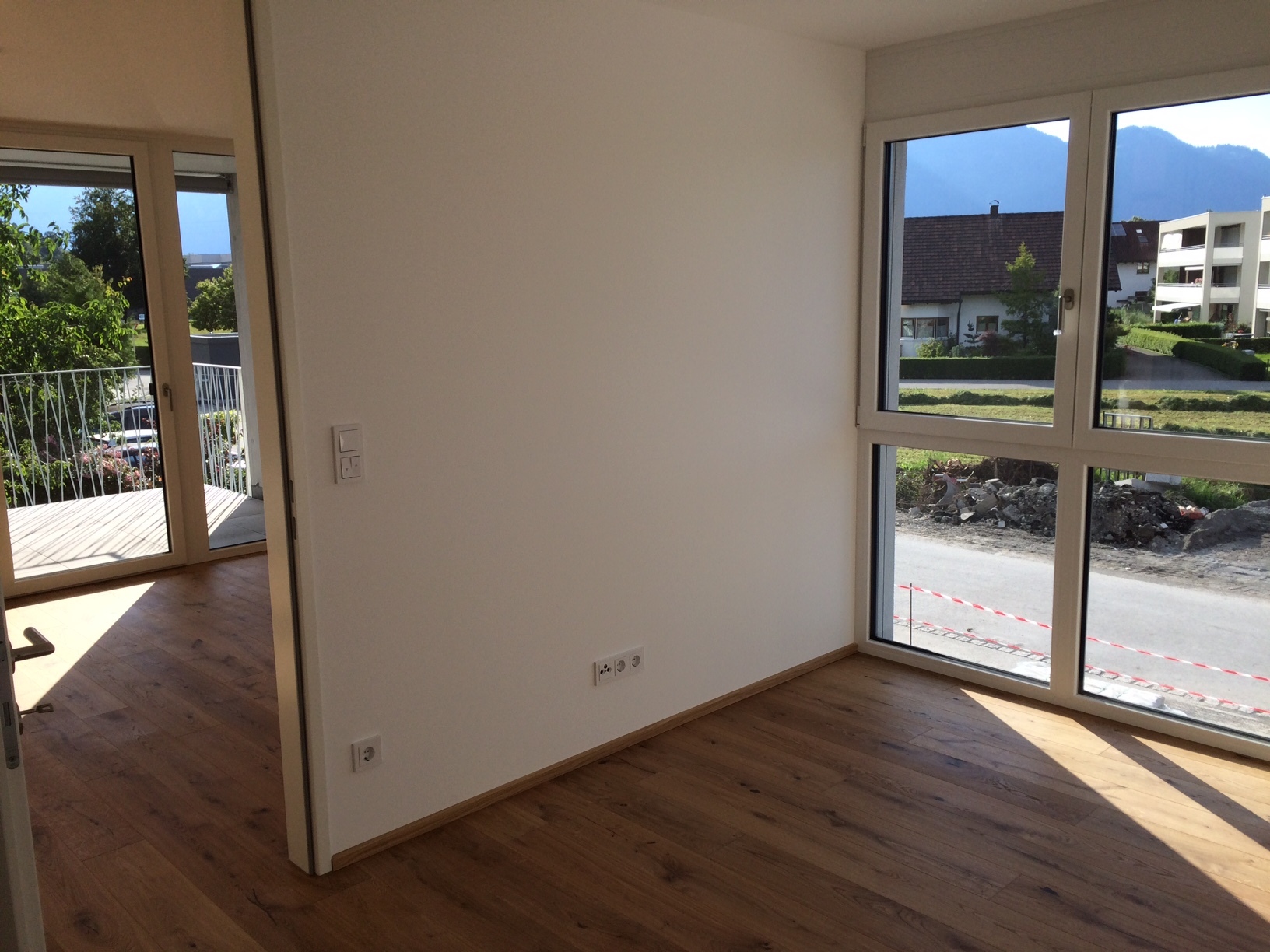 NEUWERTIGE schöne 2-Zimmer Eckterrassenwohnung