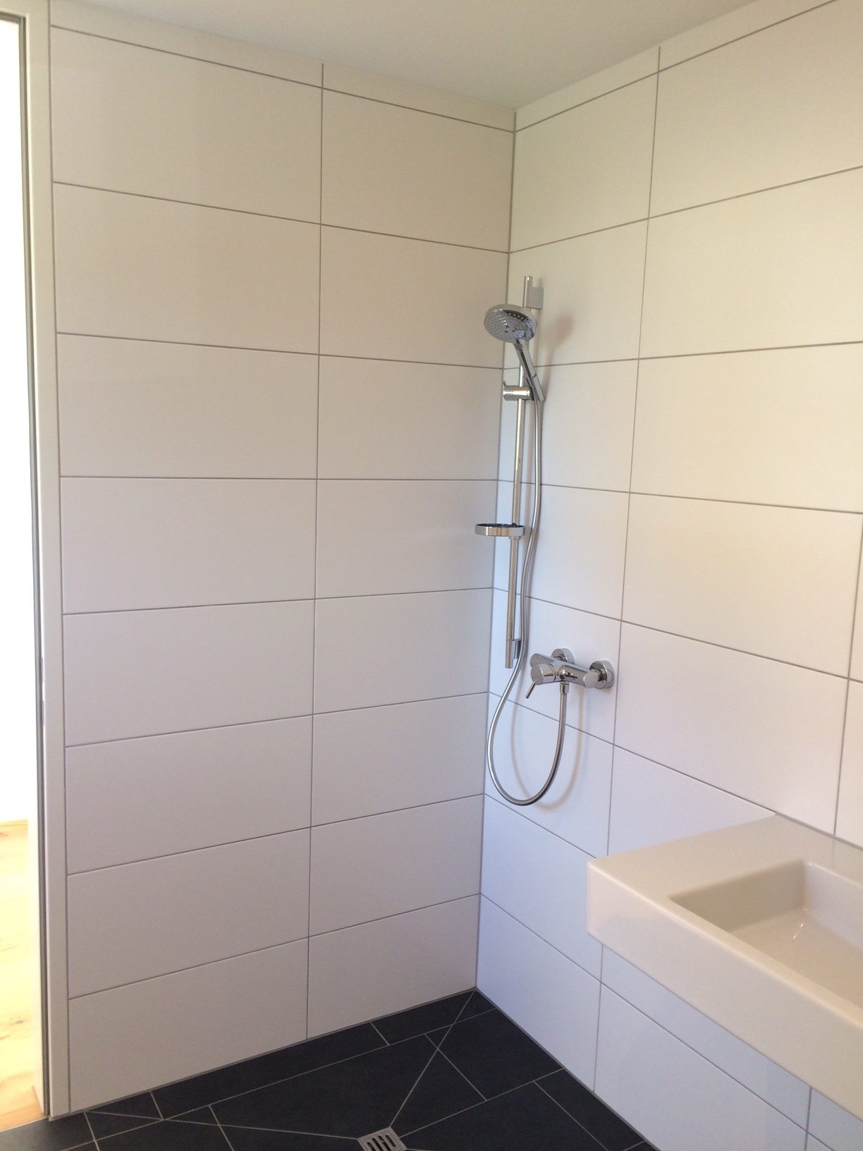 NEUWERTIGE schöne 2-Zimmer Eckterrassenwohnung