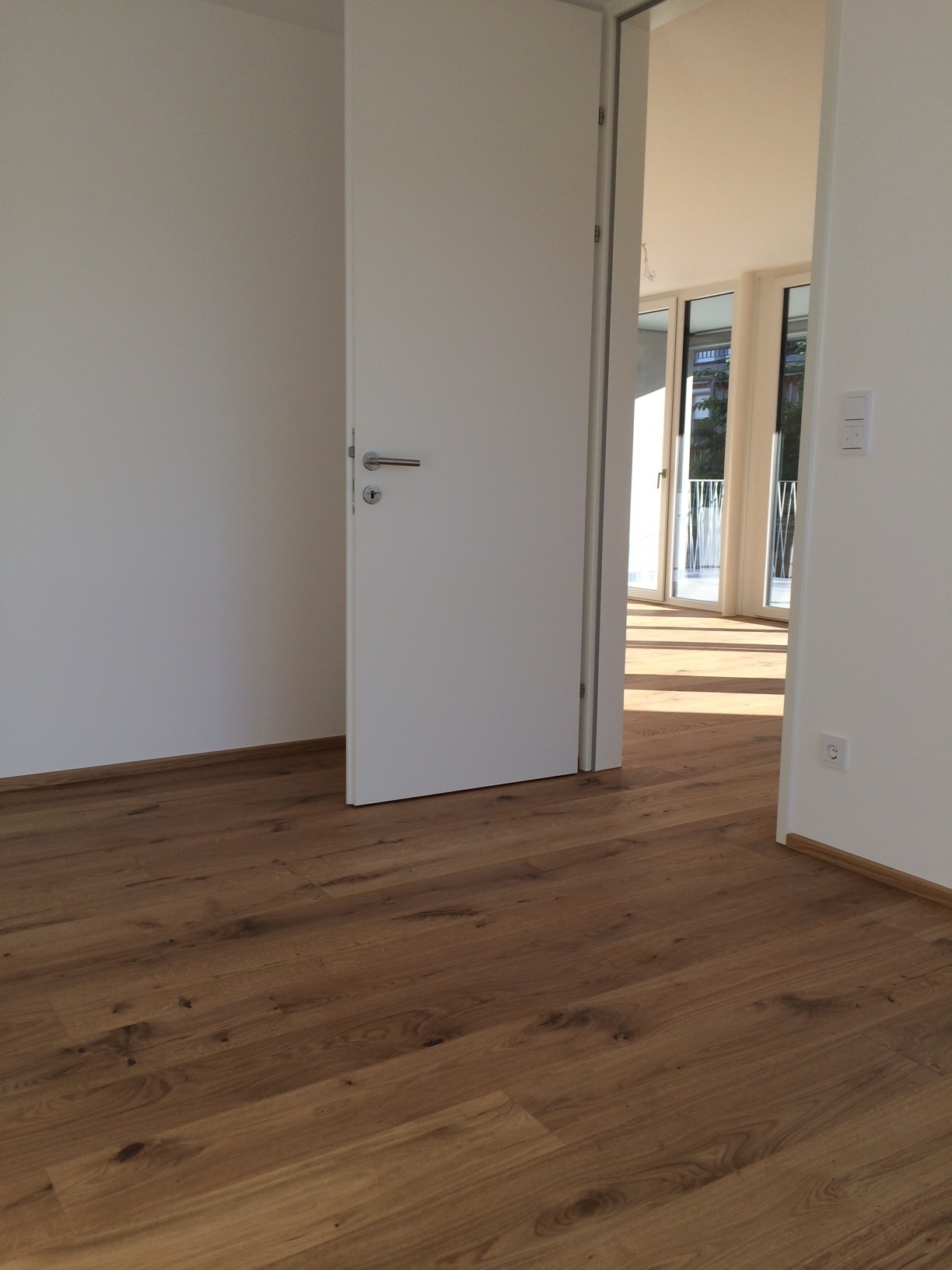 NEUWERTIGE schöne 2-Zimmer Eckterrassenwohnung