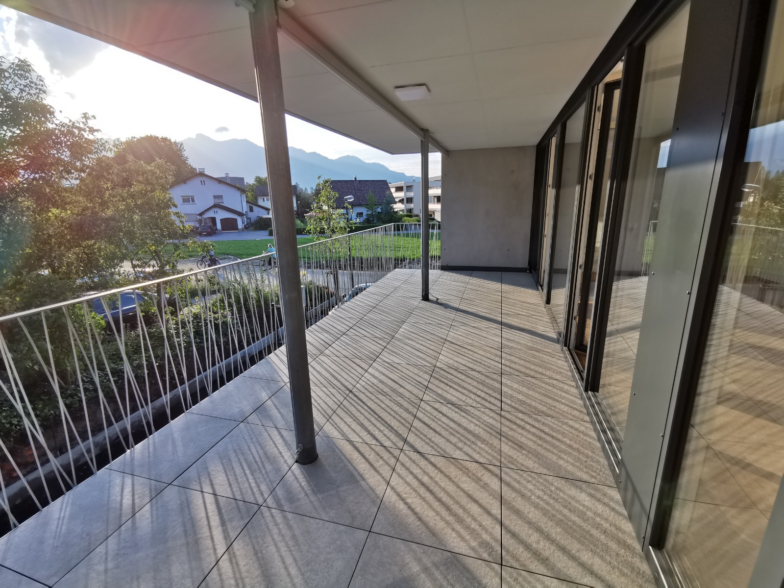 NEUWERTIGE schöne 2-Zimmer Eckterrassenwohnung
