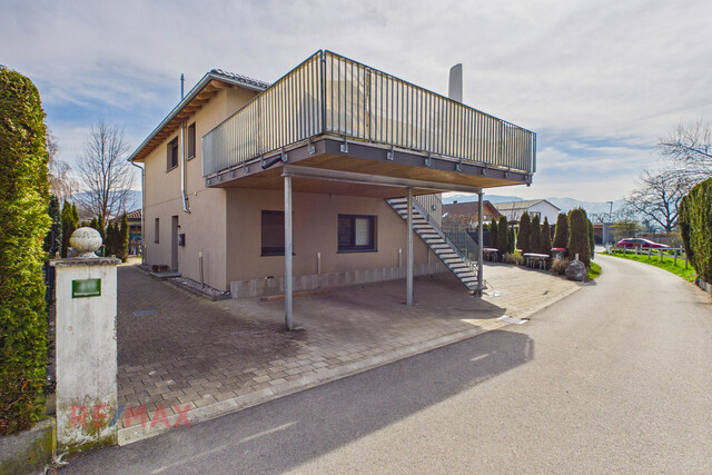 Top-moderne Wohnung in Zweifamilienhaus – Privatsphäre inklusive