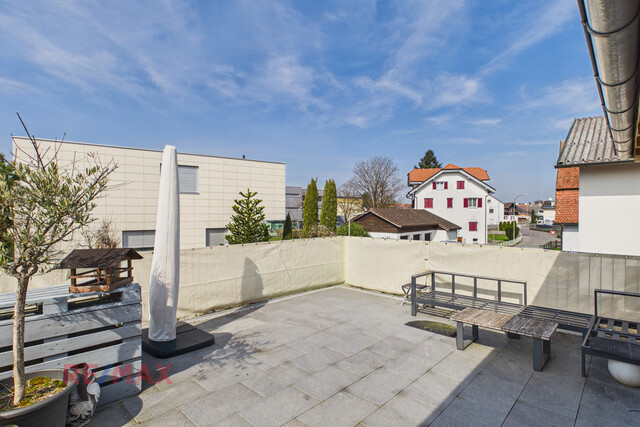 Top-moderne Wohnung in Zweifamilienhaus – Privatsphäre inklusive