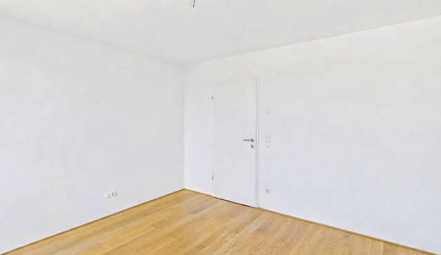 Neuwertige Dachgeschosswohnung mit nicht einsehbarer Terrasse