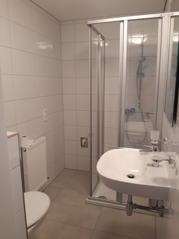 Neue schöne 2 Zimmerwohnung, sehr helle Wohnung, 300m zum Bahnhof, 100m zur Bushaltestelle