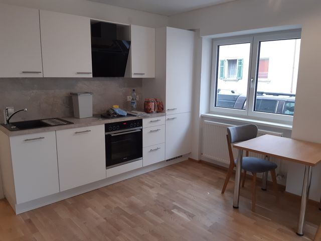 Neue schöne 2 Zimmerwohnung, sehr helle Wohnung, 300m zum Bahnhof, 100m zur Bushaltestelle