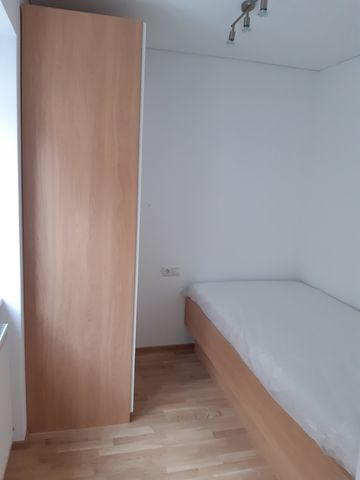 Neue schöne 2 Zimmerwohnung, sehr helle Wohnung, 300m zum Bahnhof, 100m zur Bushaltestelle