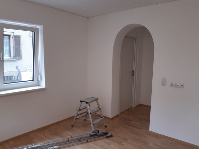 Neue schöne 2 Zimmerwohnung, sehr helle Wohnung, 300m zum Bahnhof, 100m zur Bushaltestelle
