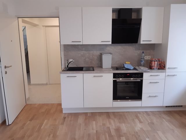 Neue schöne 2 Zimmerwohnung, sehr helle Wohnung, 300m zum Bahnhof, 100m zur Bushaltestelle