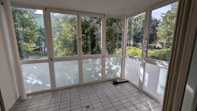 2-Zimmer-Wohnung mit Wintergarten und Tiefgaragenplatz in ruhiger Lage