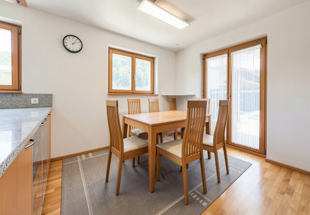 Klassisches Einfamilienhaus mit 4 Zimmern, Pool und Keller