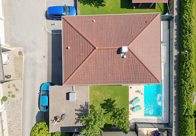 Klassisches Einfamilienhaus mit 4 Zimmern, Pool und Keller