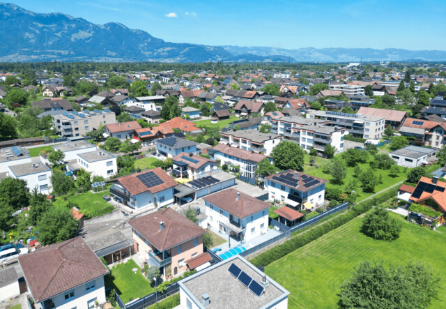 Klassisches Einfamilienhaus mit 4 Zimmern, Pool und Keller