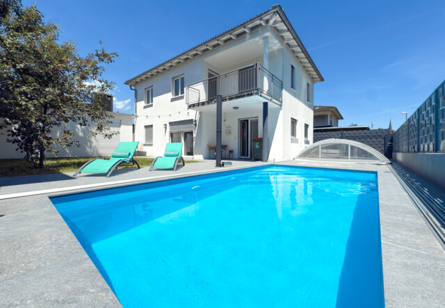 Klassisches Einfamilienhaus mit 4 Zimmern, Pool und Keller