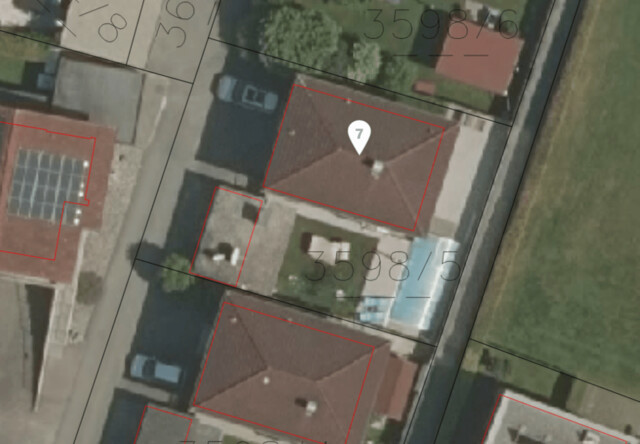 Klassisches Einfamilienhaus mit 4 Zimmern, Pool und Keller