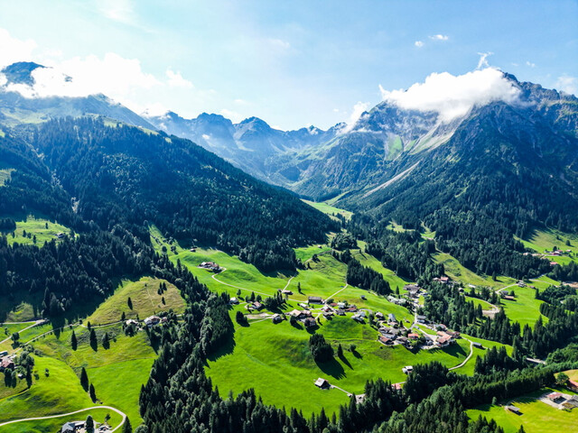 Ein Stück heile Welt...Alpenchalet in eindrucksvoller Lage in Mittelberg!
