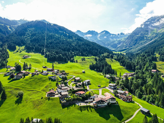Ein Stück heile Welt...Alpenchalet in eindrucksvoller Lage in Mittelberg!