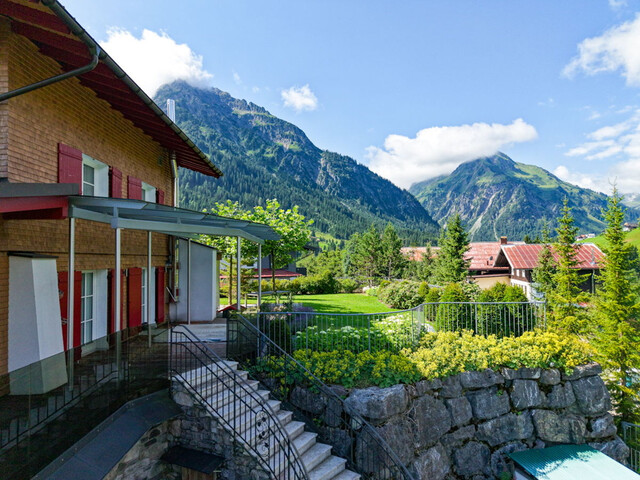 Ein Stück heile Welt...Alpenchalet in eindrucksvoller Lage in Mittelberg!
