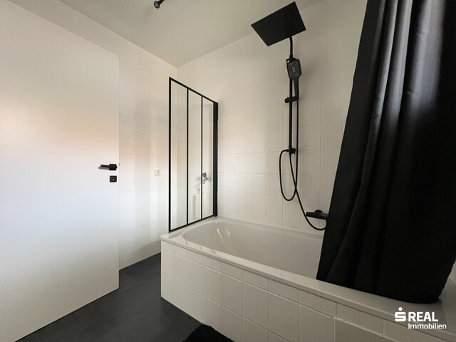 Großzügige 6-Zimmer-Wohnung mit Option auf zwei separate Einheiten