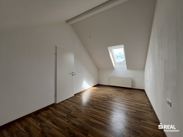 Großzügige 6-Zimmer-Wohnung mit Option auf zwei separate Einheiten