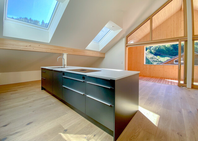 Moderne Dachgeschosswohnung mit Terrasse & Garage in Neubau!