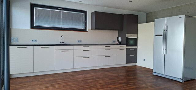 Stylische Wohnung in Zweiparteienhaus mit 38 m² großer Terrasse in Top-Lage 