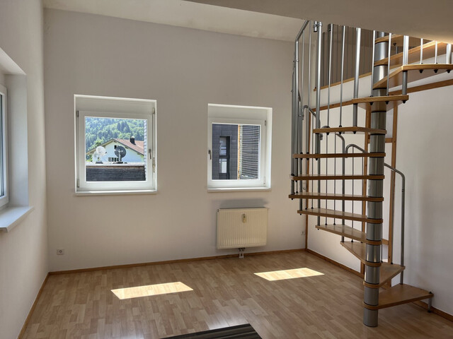 Große Wohnung mit ca. 152 m² sowie Balkon und Carport