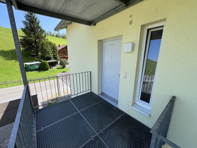 Große Wohnung mit ca. 152 m² sowie Balkon und Carport