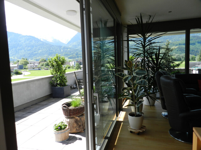 Sonnige Penthousewohnung mit Traumterrasse sowie Blick auf die Berge!